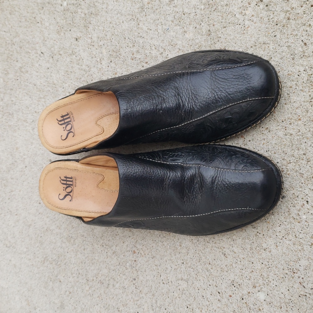 Sofft Floral Embossed Black Leather Slip On Mules Clogs Size 7.5 Comfort Neutral - Picture 3 of 16
